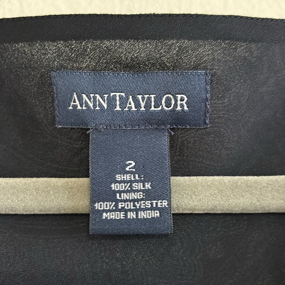 Ann Taylor navy sleeveless top - Picture 3 of 4